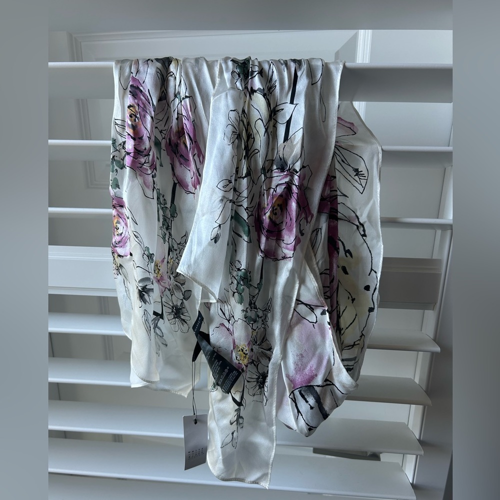 100% silk scarf White House black market
